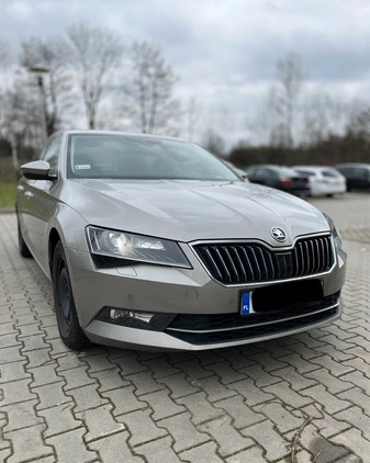 Skoda Superb cena 88000 przebieg: 96400, rok produkcji 2017 z Chorzów małe 37